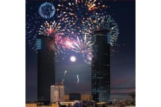 أبراج السادس تتألق في عيد الاستقلال79 بعرض مبهر للألعاب النارية