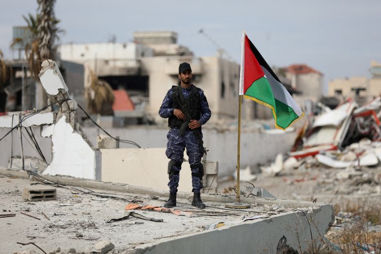 عملاء الاحتلال ينشرون الفوضى في غزة... واستشهاد ضابط وطفل