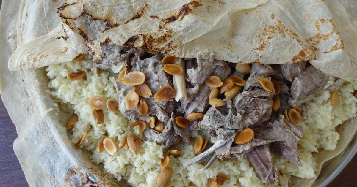 المنسف في يوم الاستقلال.. نكهة الأرض وذاكرة الشعب