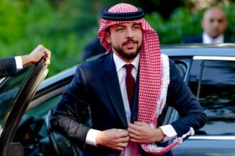 ولي العهد مهنئًا الأردنيين بعيد الاستقلال: يوم كُتب فيه المجد والعزة