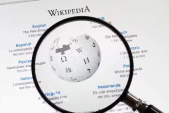 ويكيبيديا تدخل عصر الذكاء الاصطناعي دون الاستغناء عن المحررين