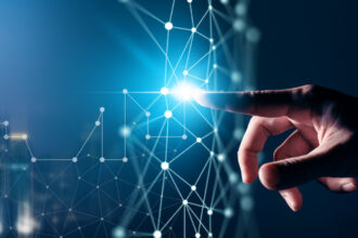 وزير الإدارة المحلية يؤكد ضرورة التحول الرقمي في البلديات