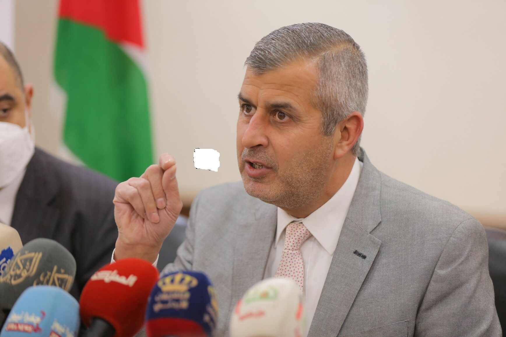 الخرابشة: الأردن يسعى للتحول إلى مركز إقليمي للطاقة الخضراء
