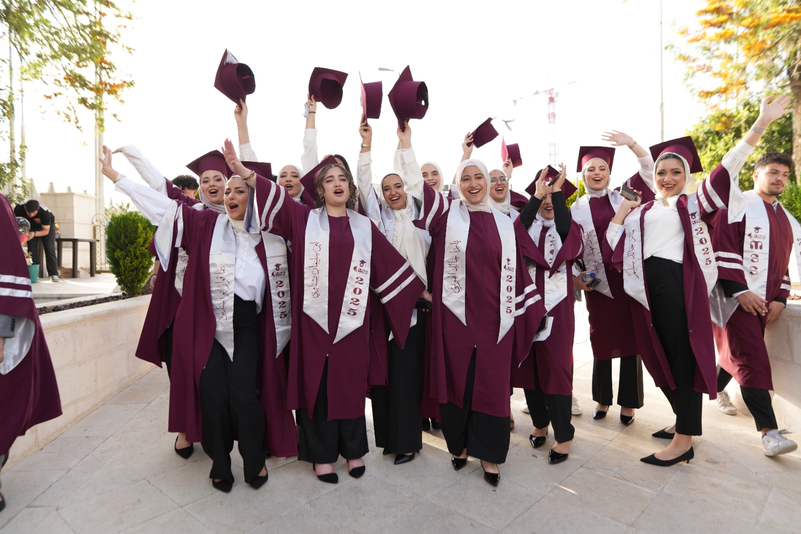بالصور... مدارس النظم الحديثة تحتفل بتخريج الفوج العشرين: مسيرة تميّز تتواصل”