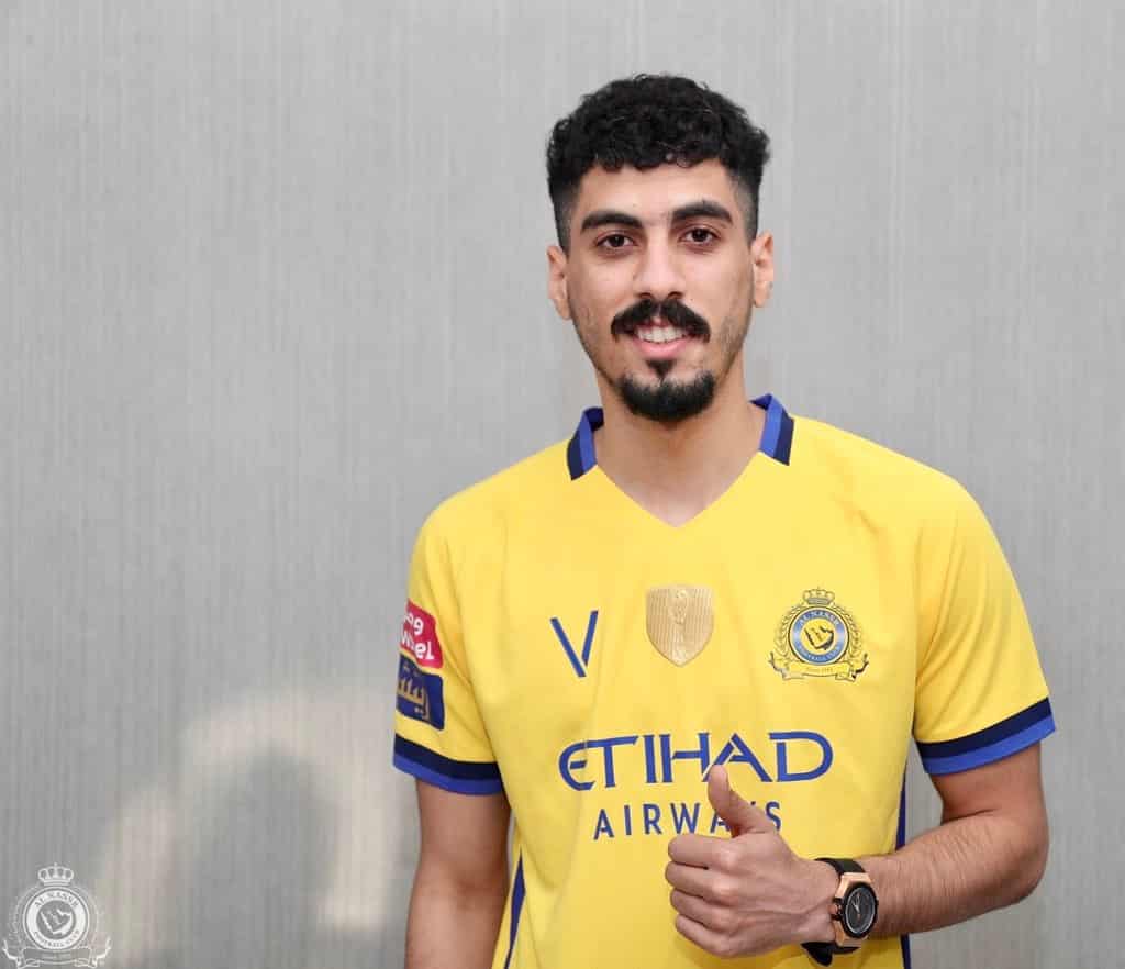 صفقة مزلزلة...الهلال يضم المدافع علي لاجامي من النصر