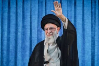 خامنئي في خطر.. إسرائيل تلوّح باغتيال المرشد الإيراني