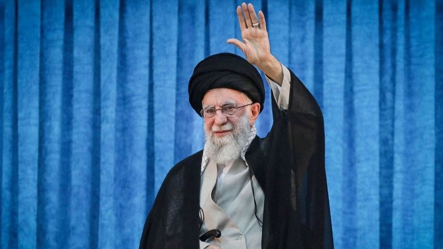 خامنئي في خطر.. إسرائيل تلوّح باغتيال المرشد الإيراني