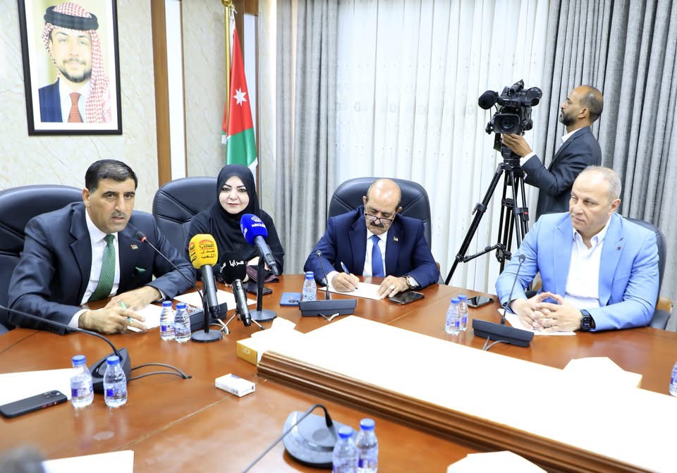 بالصور... الصفدي يؤكد تبني مجلس النواب كافة مطالب نقابة الصحفيين
