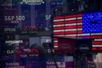 مؤشر الخوف في وول ستريت يتراجع بأكثر من 5%