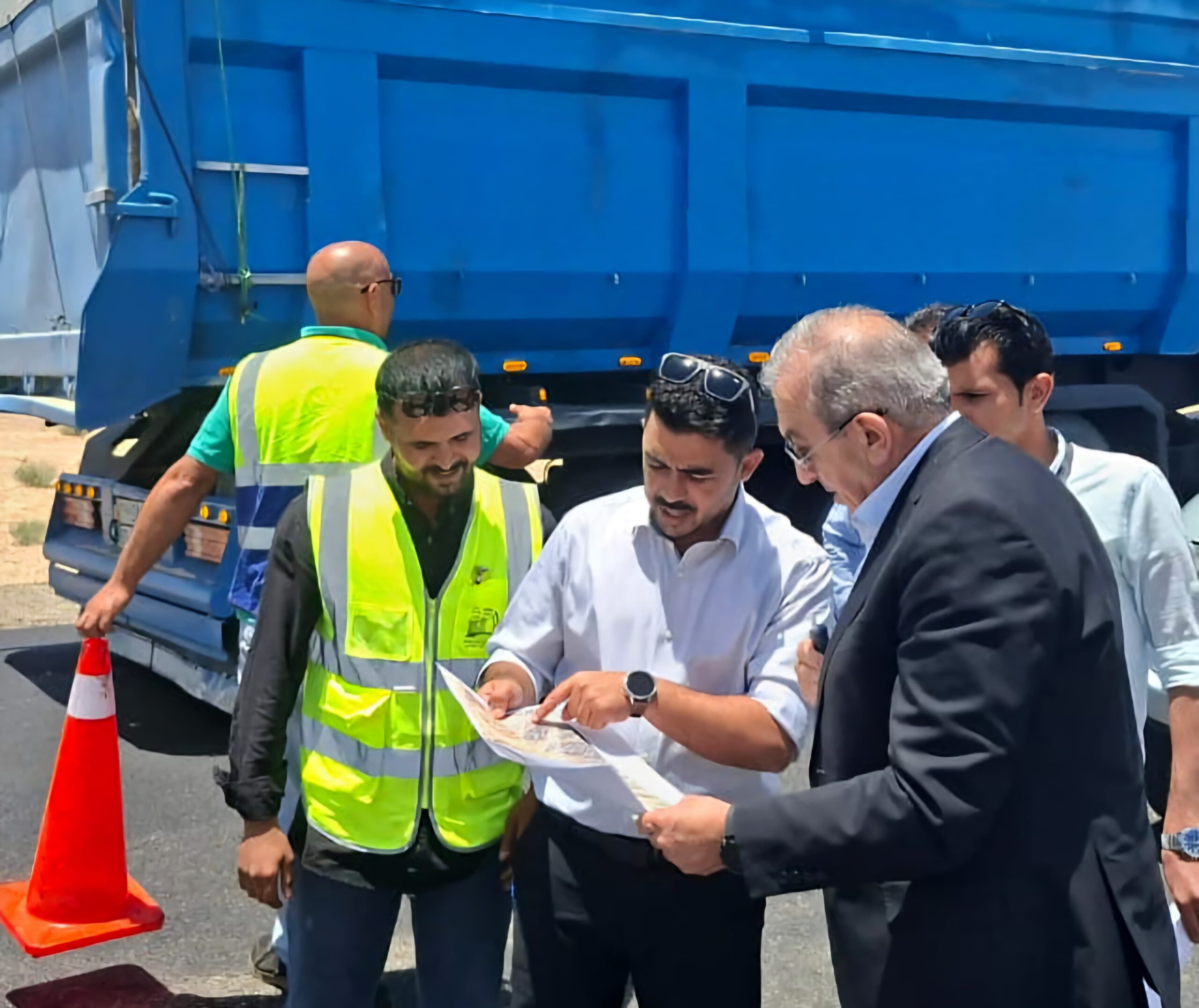 وزير الأشغال يتفقد مشاريع طرق استراتيجية في معان والعقبة