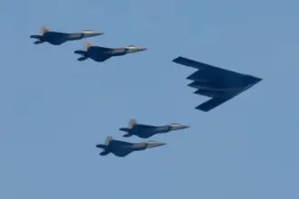 6 طائرات شبح تقلع من الولايات المتحدة!