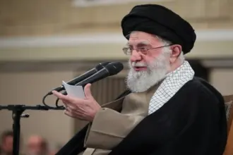 كاتس: بقاء خامنئي غير مقبول وسط تصاعد الصراع
