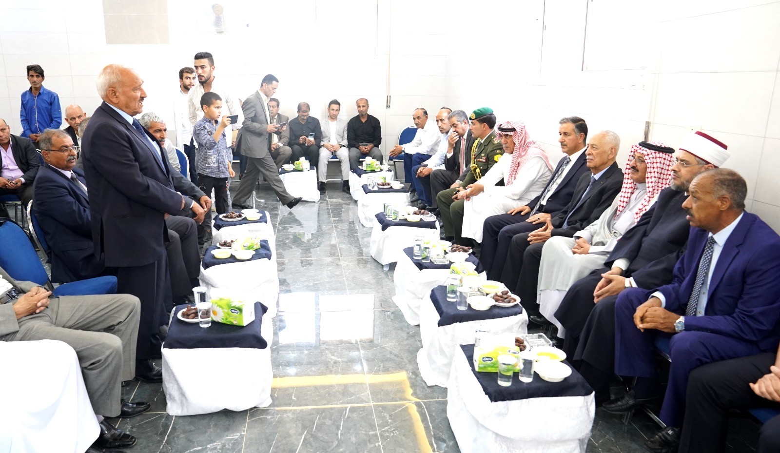 مندوبا عن الملك وولي العهد...العيسوي يعزي الأزايدة وآل الداود وآل عواد