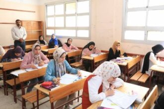 أستاذ رياضيات بخبرة 31 سنة: امتحان التوجيهي كان صعباً واستغرقني ساعتين