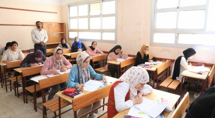 أستاذ رياضيات بخبرة 31 سنة: امتحان التوجيهي كان صعباً واستغرقني ساعتين
