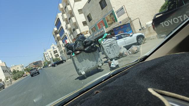 عاجل | بالفيديو والصور .. تراكم النفايات في المقابلين .. هل تعاني "ضاغطات" الأمانة من مشاكل ؟