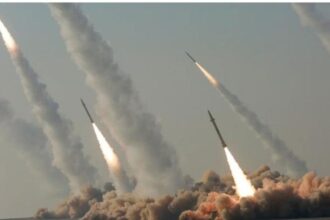 عاجل | إيران تطلق دفعة جديدة من الصواريخ تجاه إسرائيل
