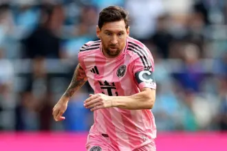 ميسي مطلوب بقوة في الدوري السعودي والنادي الأهلي يفاوض