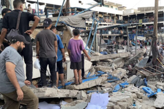 الاحتلال يقصف مدرسة تؤوي النازحين في غزة