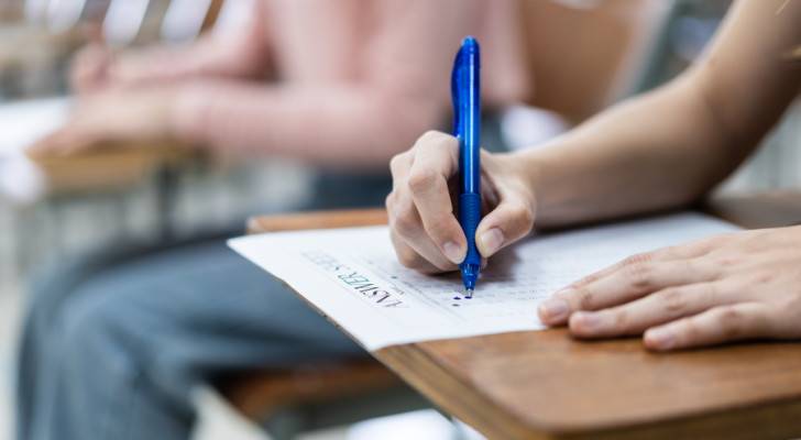 عاجل | التربية : تحذير هام جدًا لطلبة "التوجيهي " بشأن الممنوعات