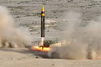 إيران تكشف عن صاروخ جديد استخدم ضد إسرائيل وتتوعد بـ"المفاجآت"