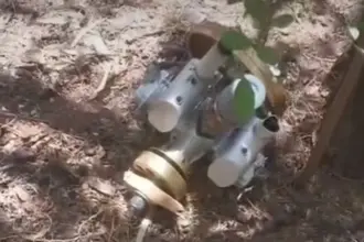 عاجل | بالفيديو سقوط شظايا طائرة مسيّرة في أم أذينة