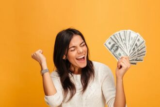 هل يجلب المال السعادة؟ دراسة تكشف السر الحقيقي للرضا النفسي!