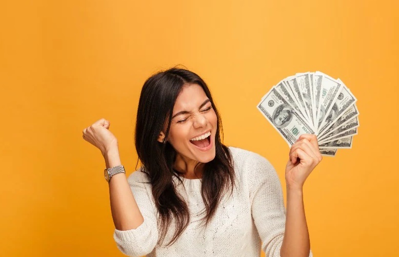هل يجلب المال السعادة؟ دراسة تكشف السر الحقيقي للرضا النفسي!