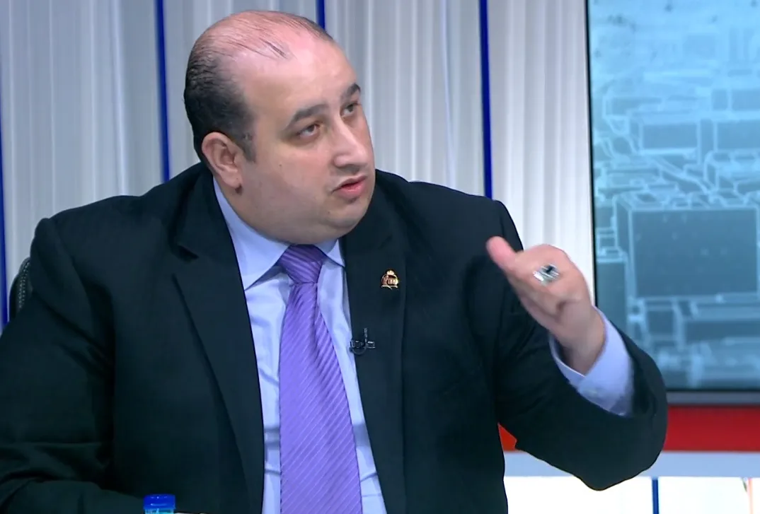 الخطيب يحذر " التوجيهي" : لا تنشغلوا بحلول "الشهرة" وركّزوا على الامتحانات المقبلة