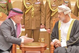 عاجل | الملك يبحث مع سلطان عُمان سبل التهدئة الشاملة في الإقليم