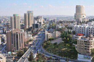 أجواء حارة تسبق انخفاضًا طفيفًا مطلع الأسبوع