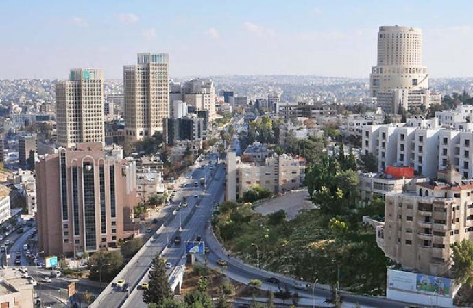 أجواء حارة تسبق انخفاضًا طفيفًا مطلع الأسبوع