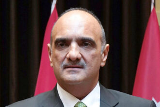 عاجل | بشر الخصاونة يحذر من حساب فيسبوك مزور ينتحل هويته