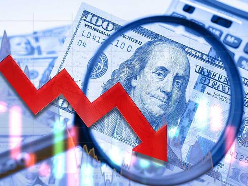 الدولار يتراجع قرب أدنى مستوياته في 3 سنوات ونصف