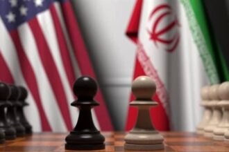 إيران تضع شروطها للعودة إلى المفاوضات وتكشف رسائل أمريكية بشأن خامنئي