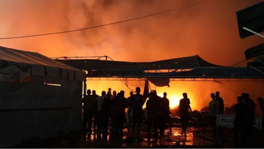 79 شهيدًا في يوم دامٍ بغزة وخمسة في قصف على مخيم الشاطئ