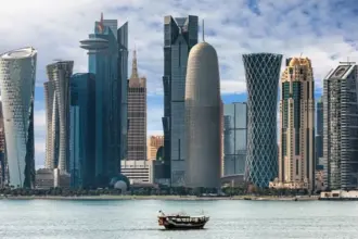 قطر تعلن إيقاف حركة الملاحة الجوية مؤقتاً