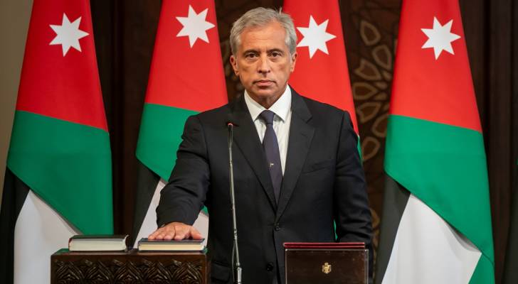 حسان يوعز بوقف مشاريع لدعم الفقراء والطلبة ضمن موازنات المحافظات