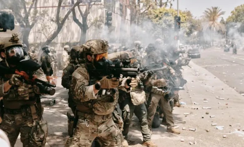 تصعيد بين ترامب وحاكم كاليفورنيا يدفع شرطة لوس أنجلوس لحظر التجمعات