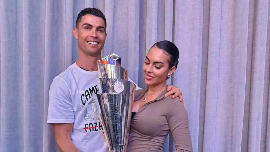 جورجينا تحتفل مع رونالدو بكأس دوري الأمم الأوروبية