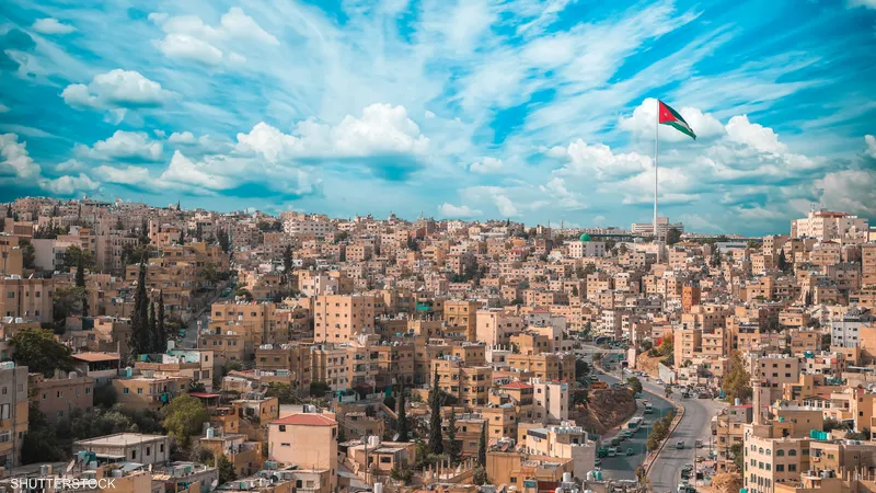 النعيمات يكشف عن مواقع مراكز الإيواء في الأردن