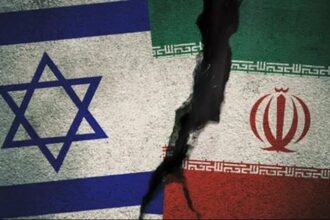 إيران تكثف هجماتها الصاروخية على إسرائيل.. والاحتلال يتحدث عن "دمار غير مسبوق"