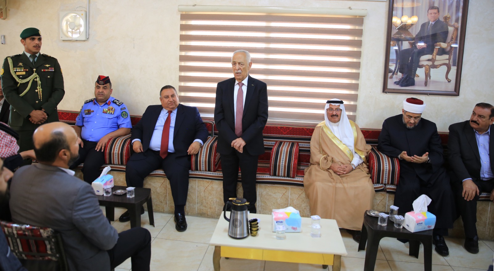عاجل | مندوبا عن الملك وولي العهد.. العيسوي يعزي عشيرتي الحسبان والعبادلة