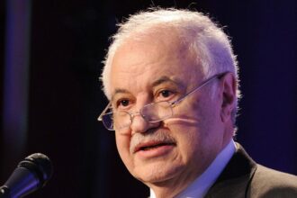 عاجل | طلال أبو غزالة يمنح موظفيه مكافأة "100 دينار" بعد ضبط سارقي شركته في عمّان