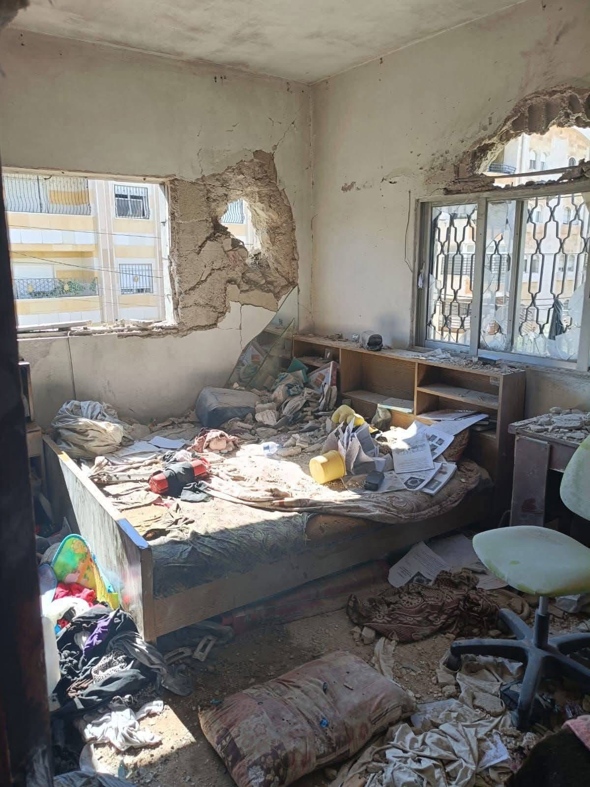 صور توثق حجم الدمار الناتج عن سقوط شظايا في إربد