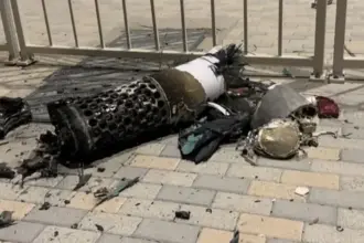 قطر تدعو للإبلاغ عن أي شظايا ناتجة عن اعتراض الصواريخ الإيرانية