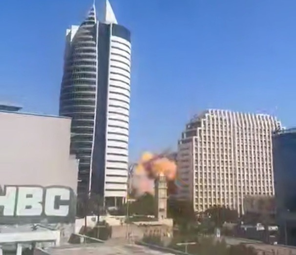 صواريخ إيرانية تضرب حيفا وبئر السبع .. تفاصيل