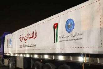 الحملة الأردنية والهيئة الخيرية الهاشمية توزعان لحوم أضاح على فلسطينيين في غزة