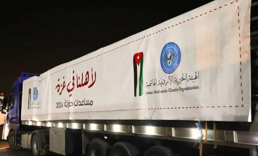 الحملة الأردنية والهيئة الخيرية الهاشمية توزعان لحوم أضاح على فلسطينيين في غزة