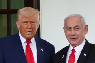 نتنياهو يعلن استمرار التعاون مع ترامب لهزيمة أعدائنا المشتركين